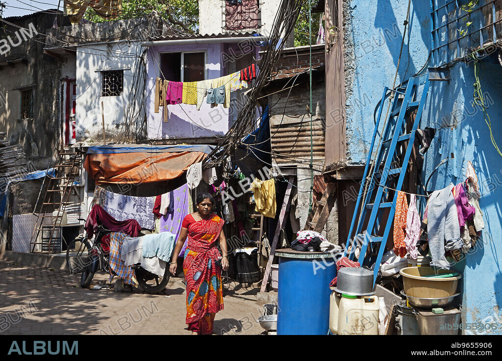 India, Maharashtra, Mumbai, Lane in slum area of Colaba.