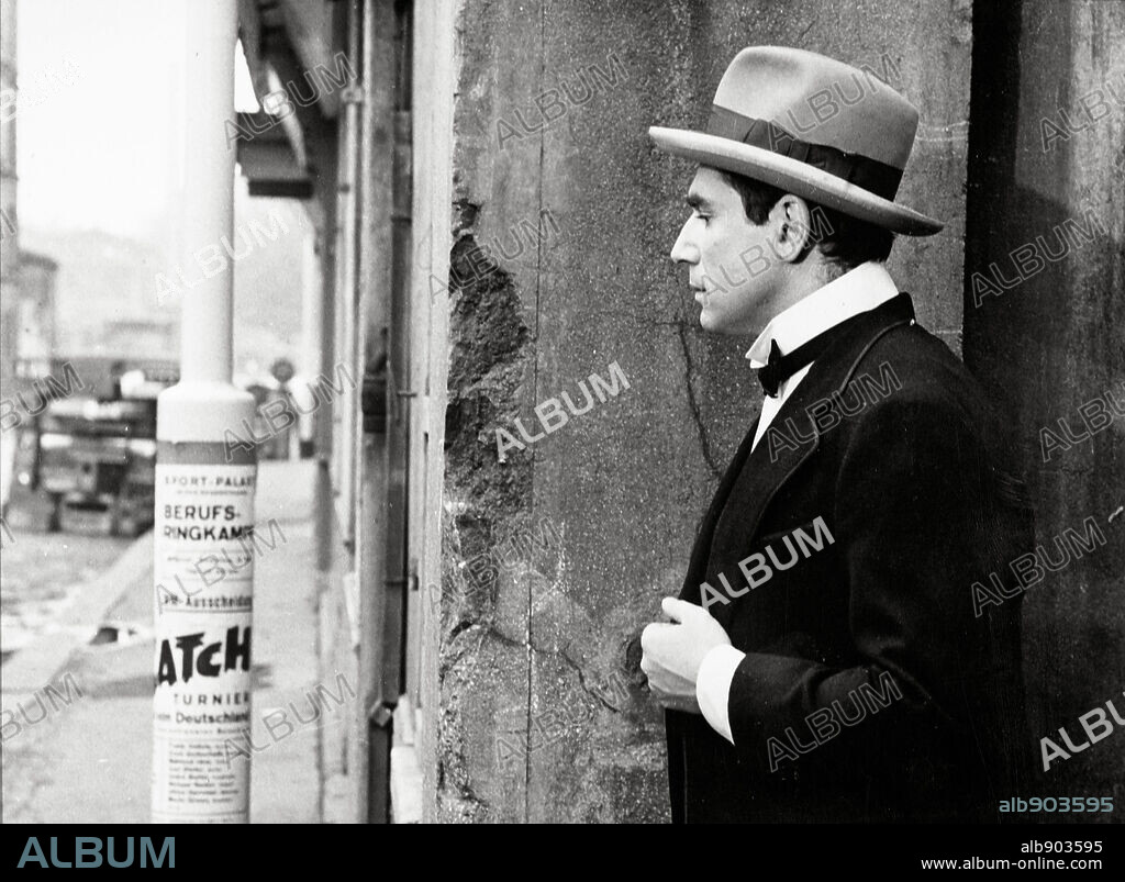 ROBERT HOSSEIN in THE SECRET KILLER, 1965 (LE VAMPIRE DE DUSSELDORF), directed by ROBERT HOSSEIN. Copyright MEGA FILMS.