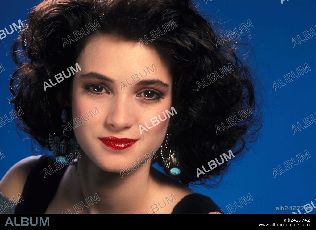 WINONA RYDER in HEATHERS, 1989, directed by MICHAEL LEHMANN. Copyright CINEMARQUE-NEW WORLD.