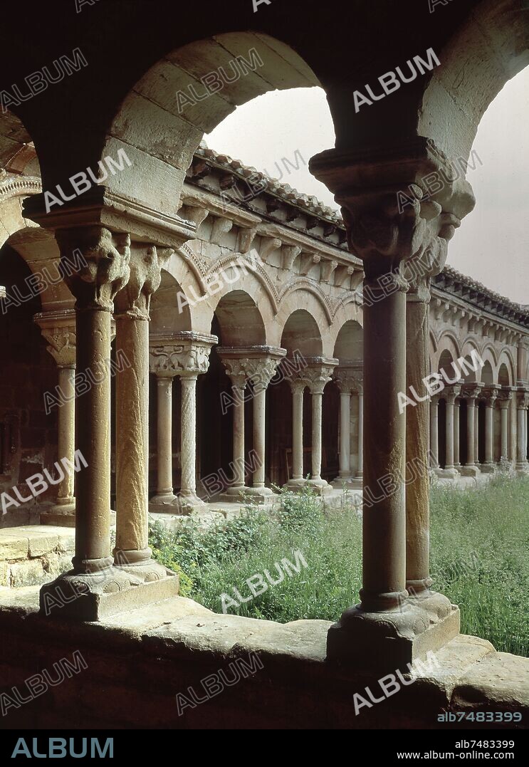 CLAUSTRO ROMANICO.