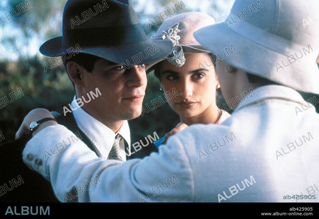 FERNANDO FERNAN GOMEZ, JORGE SANZ and PENELOPE CRUZ in BELLE EPOQUE, 1992, directed by FERNANDO TRUEBA. Copyright FERNANDO TRUEBA P.C. S.A.