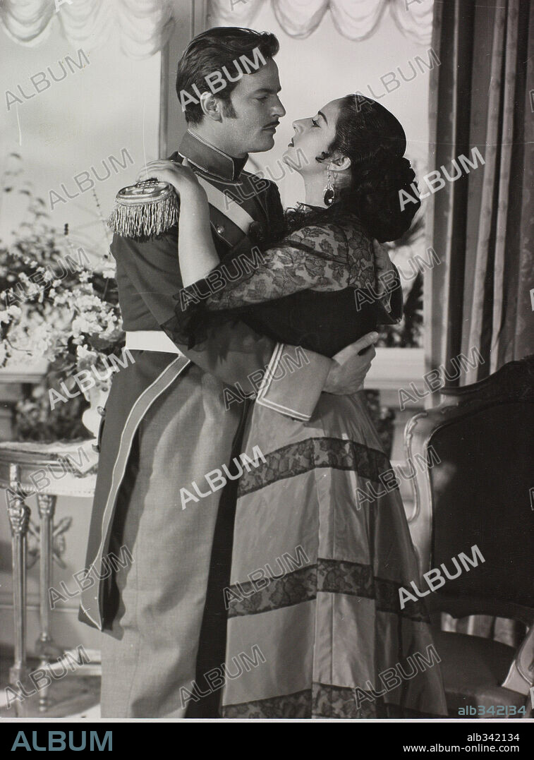 LOLA FLORES and RUBEN ROJO in LA ESTRELLA DE SIERRA MORENA, 1952, directed  by RAMON TORRADO. Copyright SUEVIA FILMS. - Album alb342134