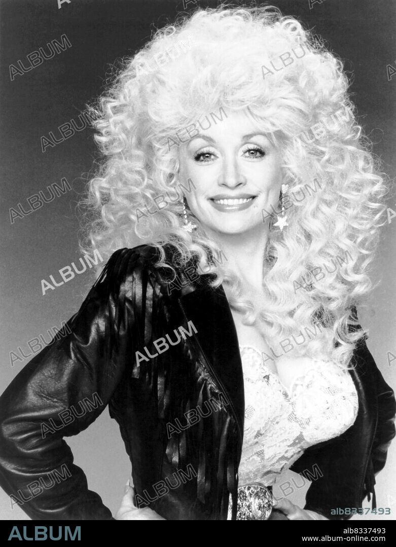 DOLLY PARTON in A SMOKY MOUNTAIN CHRISTMAS, 1986, unter der Regie von HENRY WINKLER. Copyright Sandollar Productions.