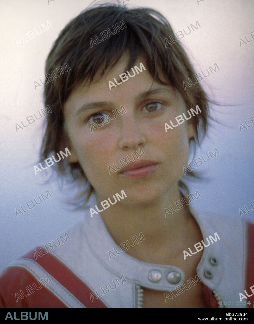 ELENA ANAYA in SEX AND LUCIA, 2001 (LUCÍA Y EL SEXO), directed by JULIO  MEDEM. Copyright SOGECINE/ALICIA PRODUCE. - Album alb372934