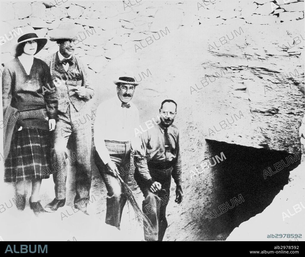 HOWARD CARTER (1873-1939).English Archaeologist. Lady Evelyn Herbert ...