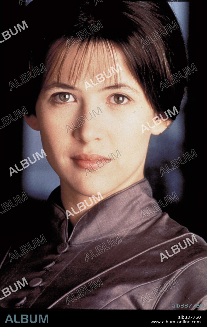 SOPHIE MARCEAU in FIRELIGHT, 1997, directed by WILLIAM NICHOLSON. Copyright HOLLYWOOD PICTURES.