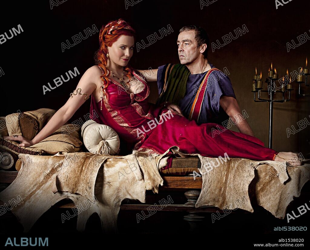 JOHN HANNAH and LUCY LAWLESS in SPARTACUS: BLOOD AND SAND, 2010. Copyright  STARZ MEDIA. - Album alb1538020