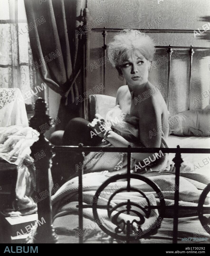 KIM NOVAK in OF HUMAN BONDAGE, 1964, directed by KEN HUGHES. Copyright  M.G.M. - Album alb1730292