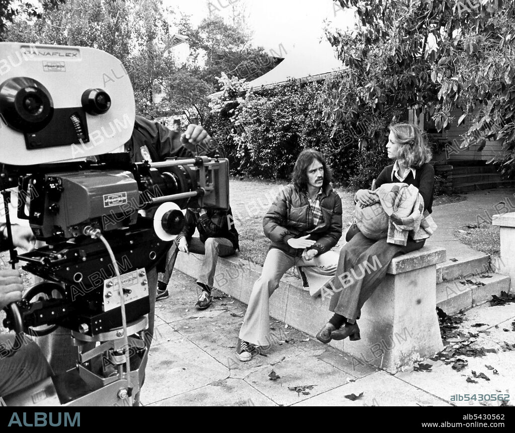 JAMIE LEE CURTIS and JOHN CARPENTER in HALLOWEEN, 1978, directed by JOHN CARPENTER. Copyright FALCON INTERNATIONAL.