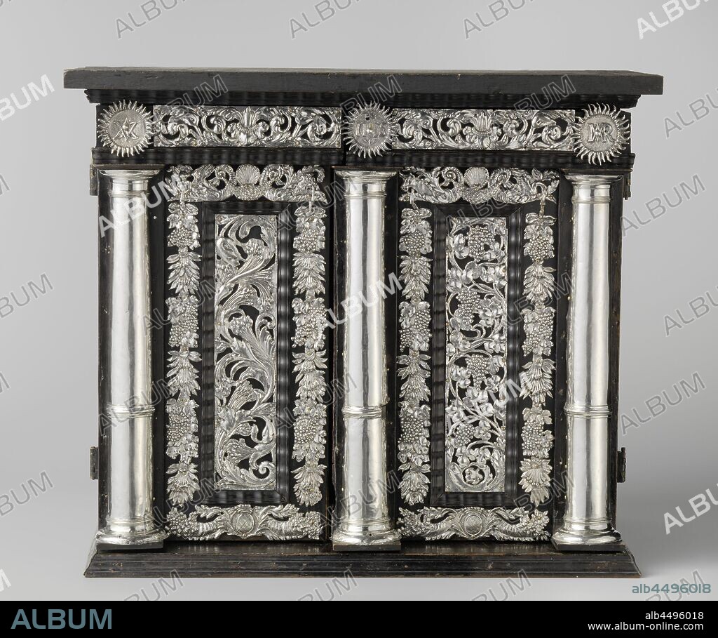 Tabernacle cupboard, Tabernacle cupboard made of ebony with silver  fittings. The three protruding columns are clad in silver. On the doors and  cornices, openwork, driven s - Album alb4496018