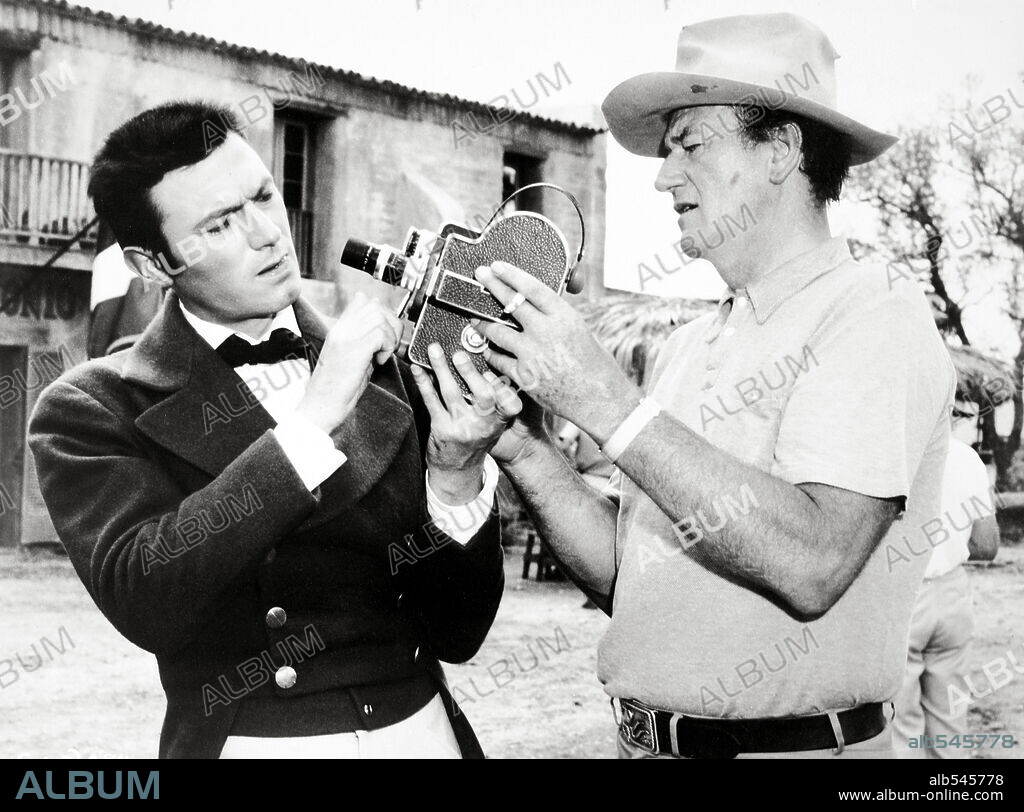 JOHN WAYNE and LAURENCE HARVEY in THE ALAMO, 1960, directed by JOHN WAYNE. Copyright UNITED ARTISTS.