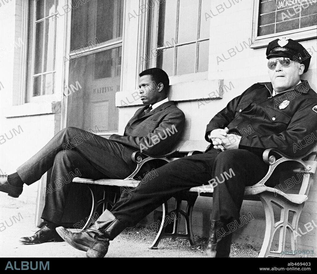 ROD STEIGER und SIDNEY POITIER in IN THE HEAT OF THE NIGHT, 1967, unter der Regie von NORMAN JEWISON. Copyright MIRISCH/UNITED ARTISTS.