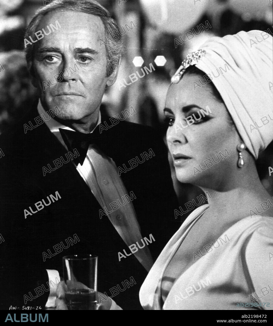 ELIZABETH TAYLOR y HENRY FONDA en MIERCOLES DE CENIZA, 1973 (ASH WEDNESDAY), dirigida por LARRY PEERCE. Copyright PARAMOUNT PICTURES.