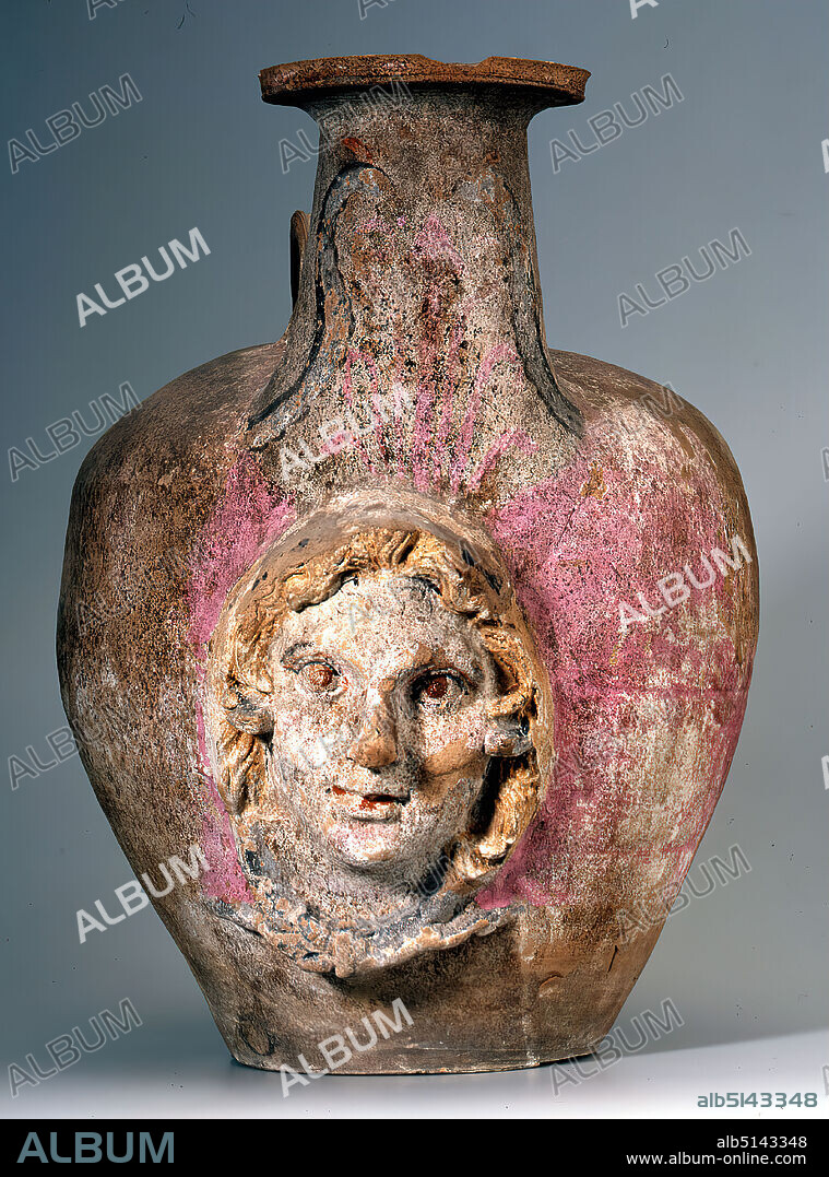 Canosiner Askos with head of the Medusa, Formerly Johannes W. F. Collection Reimers (Hamburg), clay, quickly turned, hand modeled, pressed into the form, painted (ceramic), cold painting, clay, Total: Height: 45 cm; Diameter: 35 cm; Muzzle diameter: 14.3 cm; Base diameter: 17.5 cm, Ceramics, Medusa, Late Classicism (Greek Antiquity), Early Hellenistic, Antiquity, The characteristic inventory of a Canosin chamber tomb includes the mighty Askos, a type of vessel that can be understood as the transformation of a filled wine tube made of animal skin into clay. The polychrome painting played an important role in all the Canosin Askoi. Here two masks of the Gorgo Medusa - recognizable by the snakes knotted at the neck - sit on the pink vessel wall. On the neck are clearly visible remains of a painted seven-leaf palmette. Unpainted areas on the sides indicate that further plastic elements were added. Together with other vessels, this Askos can be assigned to a grave called Ipogeo Reimers.