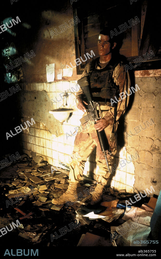 JOSH HARTNETT in BLACK HAWK DOWN, 2001, directed by RIDLEY SCOTT. Copyright REVOLUTION STUDIOS / BALDWIN, SIDNEY.