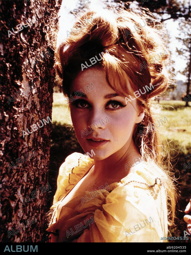 ANN-MARGRET in STAGECOACH, 1966, directed by GORDON DOUGLAS. Copyright 20TH CENTURY FOX.