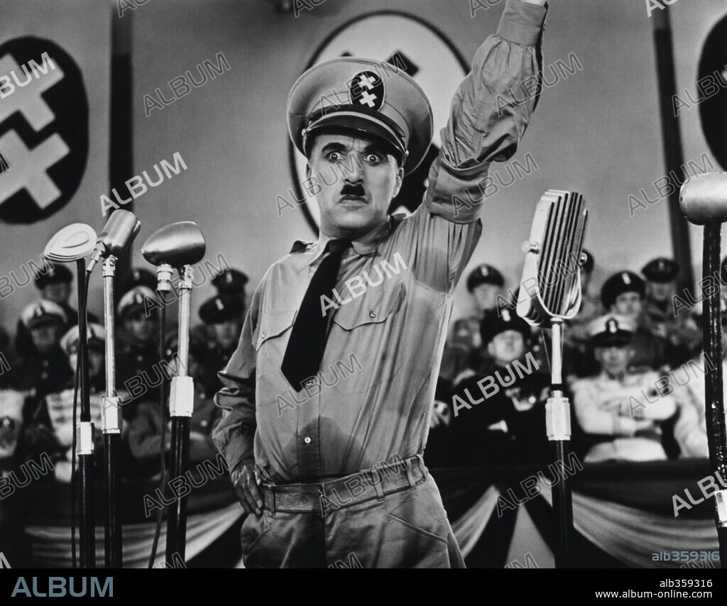 Adolf Hitler and Chaplin. CHARLIE CHAPLIN in THE GREAT DICTATOR, 1940, directed by CHARLES CHAPLIN. Copyright UNITED ARTISTS.