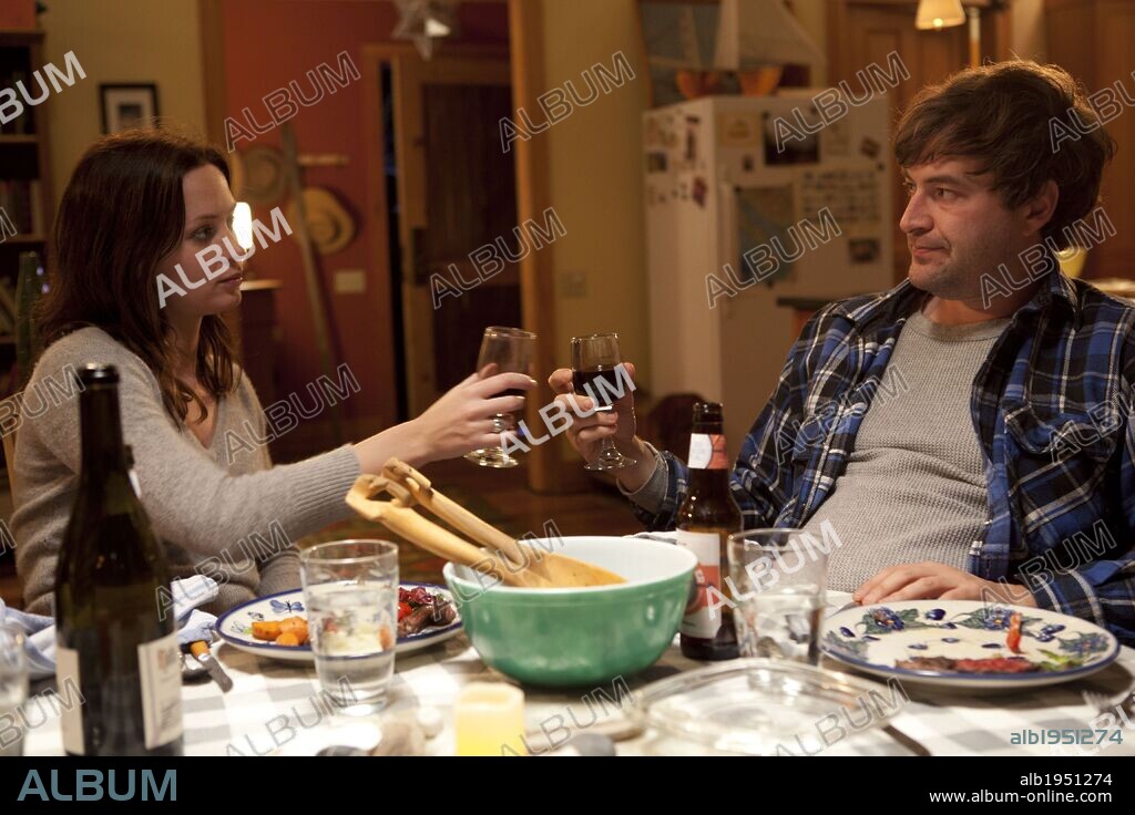 EMILY BLUNT and MARK DUPLASS in YOUR SISTER'S SISTER, 2011, directed by LYNN SHELTON. Copyright ADA FILMS.