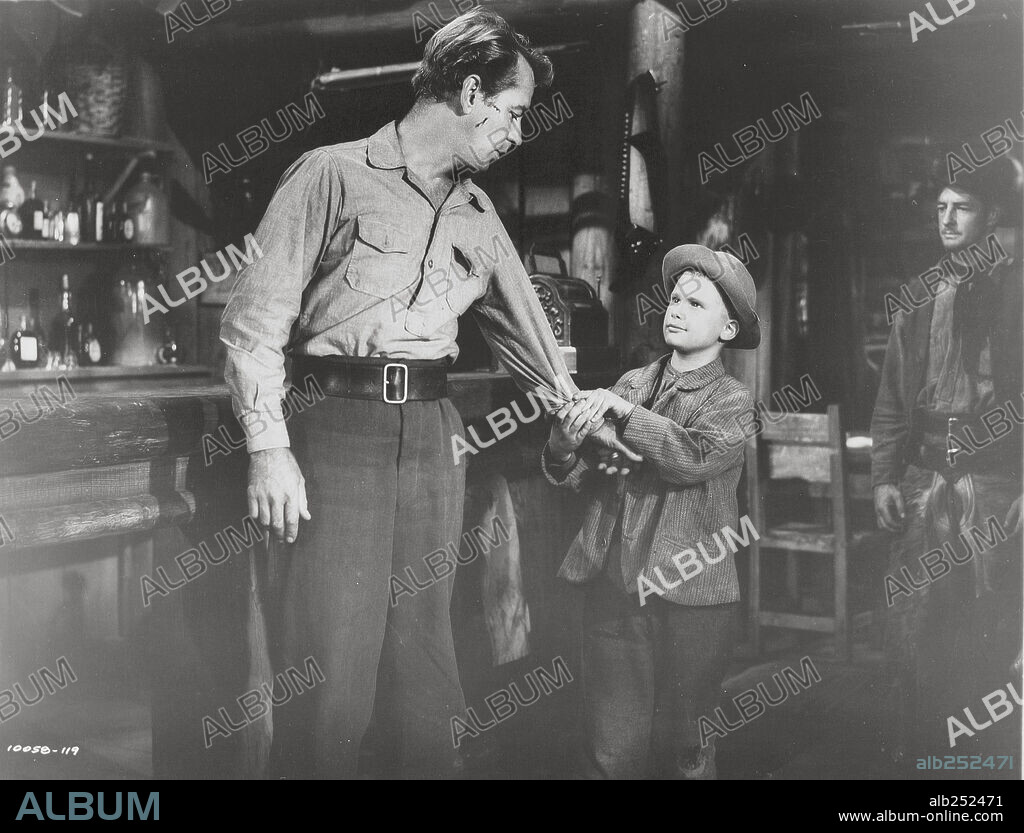 ALAN LADD and BRANDON DE WILDE in SHANE, 1953, directed by GEORGE STEVENS.  Copyright PARAMOUNT PICTURES. - Album alb252471