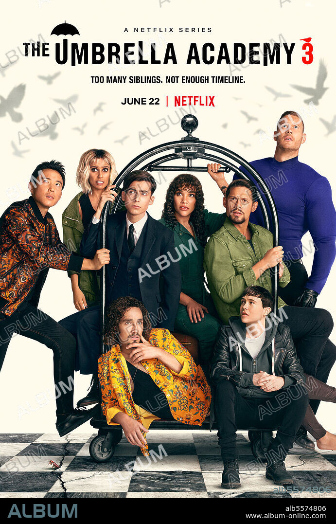 AIDAN GALLAGHER, DAVID CASTAÑEDA, ELLIOT PAGE, EMMY RAVER-LAMPMAN, JUSTIN H. MIN, ROBERT SHEEHAN and TOM HOPPER in THE UMBRELLA ACADEMY, 2019, directed by JEREMY SLATER. Copyright NETFLIX.